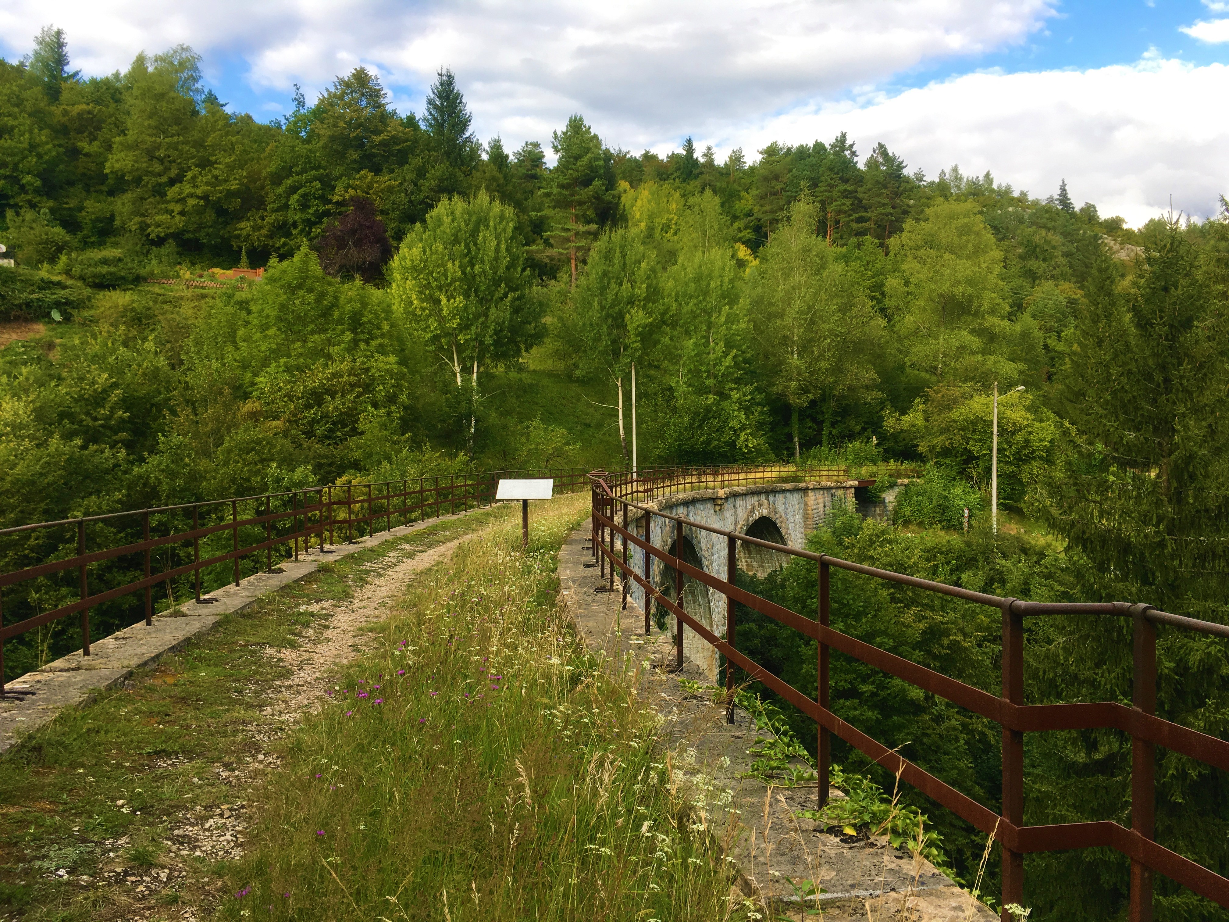 7 . viaduc Nans © Zelie Deconfin