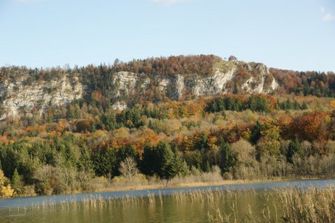 Le Lac d'Ilay à Chaux-du-Dombief en automne