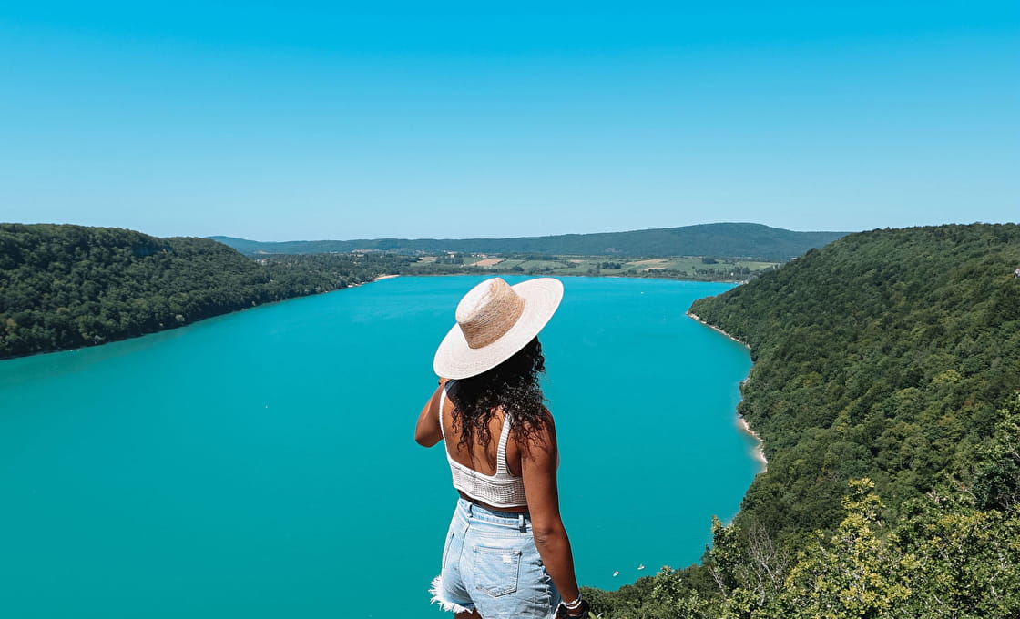 balade-au-dessus-du-lac-de-chalain-1120x680