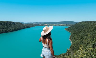 balade-au-dessus-du-lac-de-chalain-1120x680