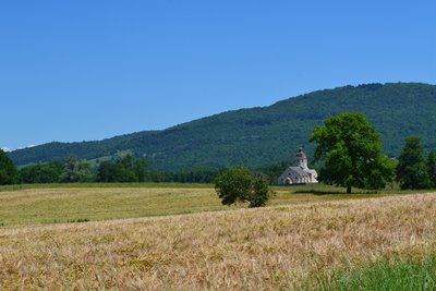 le village de Saint-Hymetière et les gorges de la Valouse