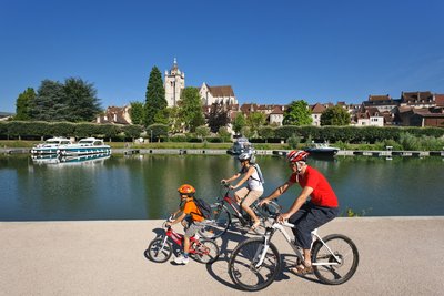 Famille en vélo à Dole