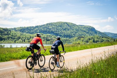 Cyclistes sur le plateau des 4 lacs