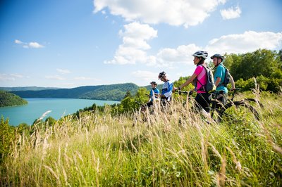 Vététistes autour du Lac de Vouglans