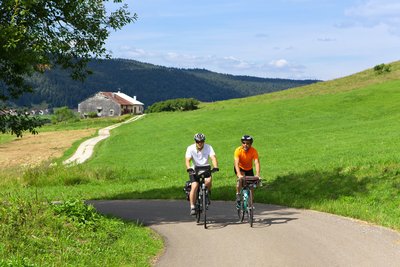 Cyclistes dans le Haut-Jura