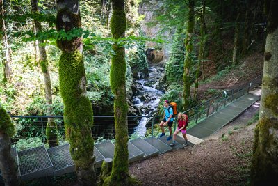 Randonneurs aux gorges de la Langouette
