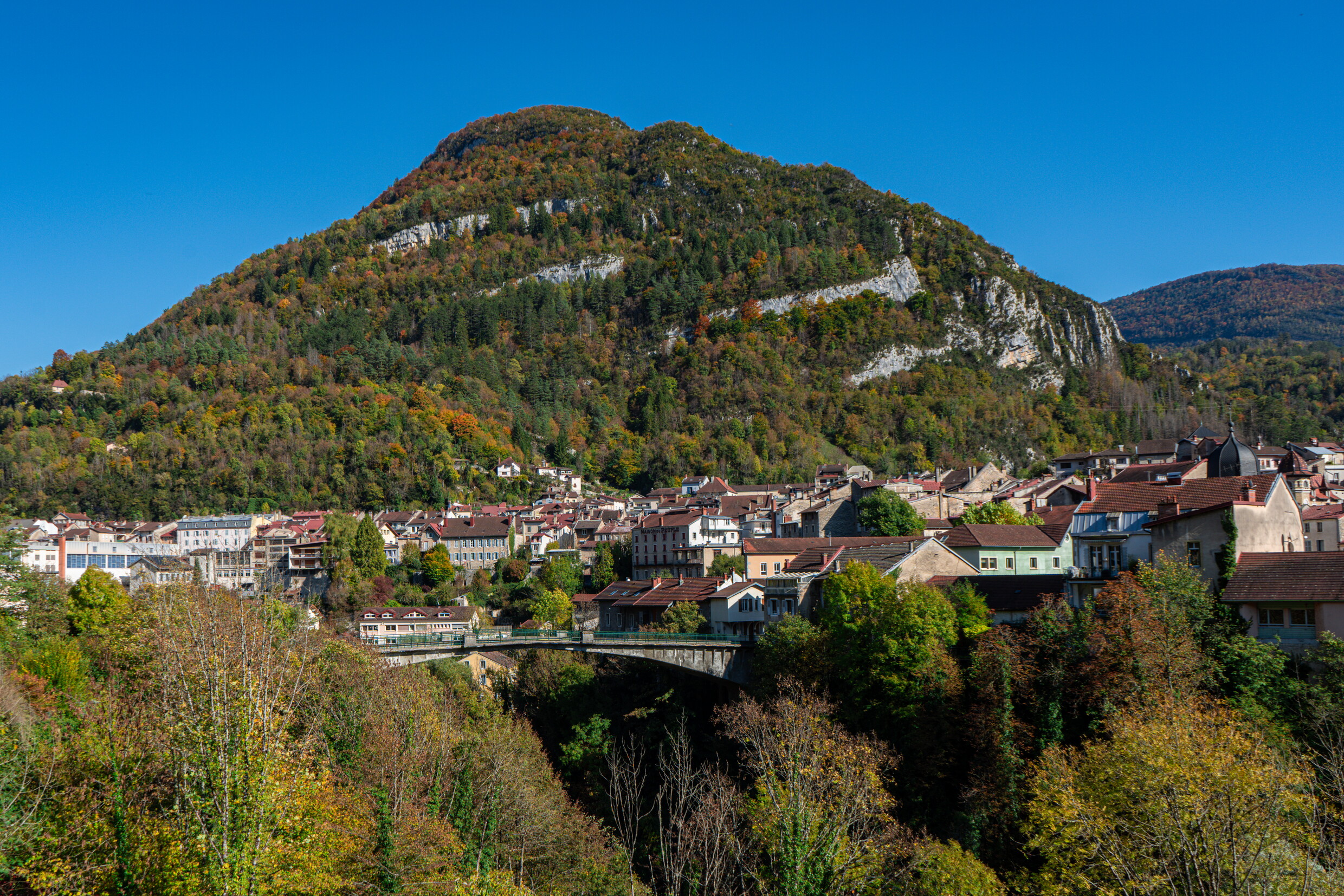 Ville de Saint-Claude au pied du Mont Bayard